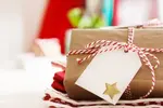 Green is the color of the holiday season, and it makes us feel better to go green this holiday season. These festive eco friendly gift wrap ideas can help.