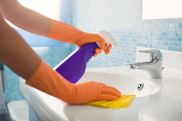 bathroom-cleaning-tinyp