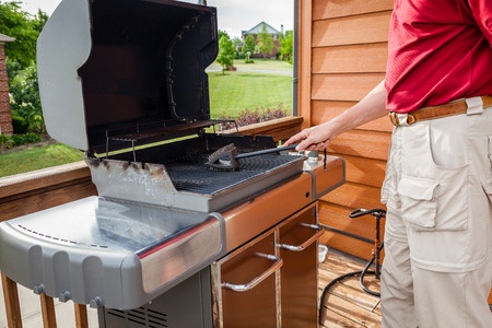 https://www.clean-organized-family-home.com/images/grill-clean-brush-outside.jpg
