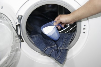 washing jeans in machine