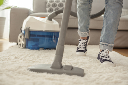 vacuum-jeans-sneakers